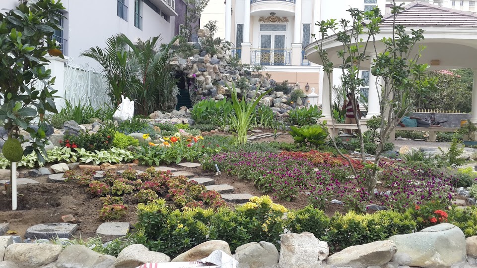 Vườn hoa Thác núi Biệt thự PMH
